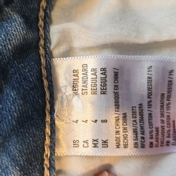 AMERICAN EAGLE | Bleach Pattern Denim Super Low Rise Denim Jeans | Size 4 - Picture 10 of 10